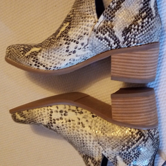 Blondo Ankle Boots 8 - Picture 4 of 8